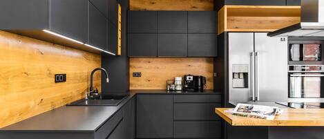 Design Penthouse | Private kitchen | Fridge, oven, stovetop, dishwasher