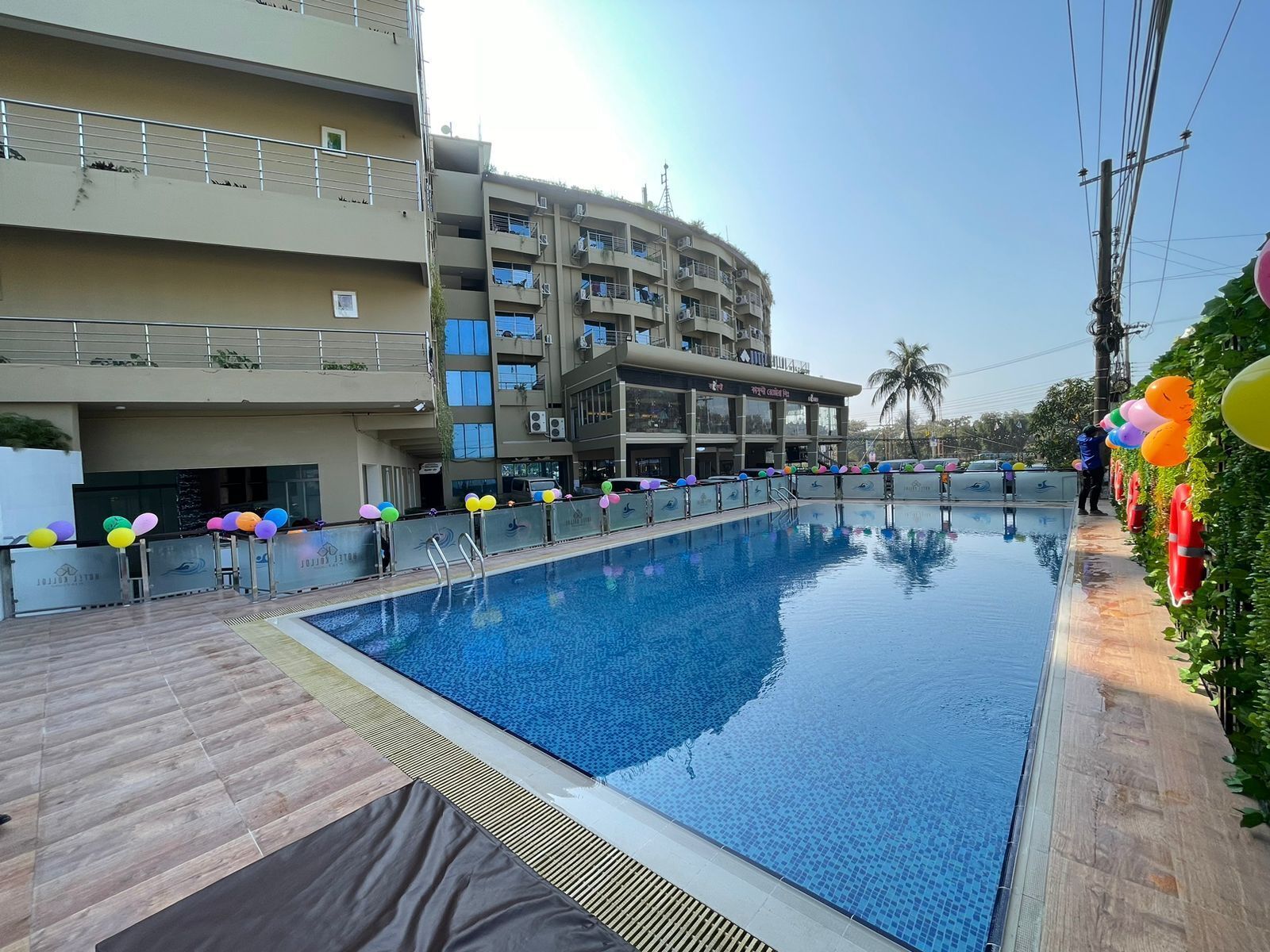 Outdoor pool, sun loungers