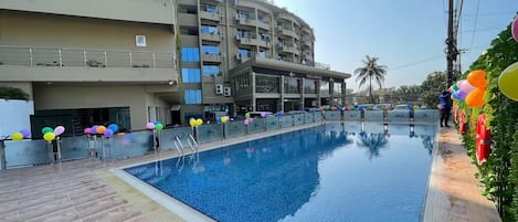 屋外プール、サンラウンジャー