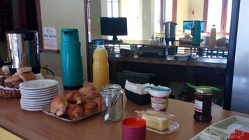 Free daily continental breakfast