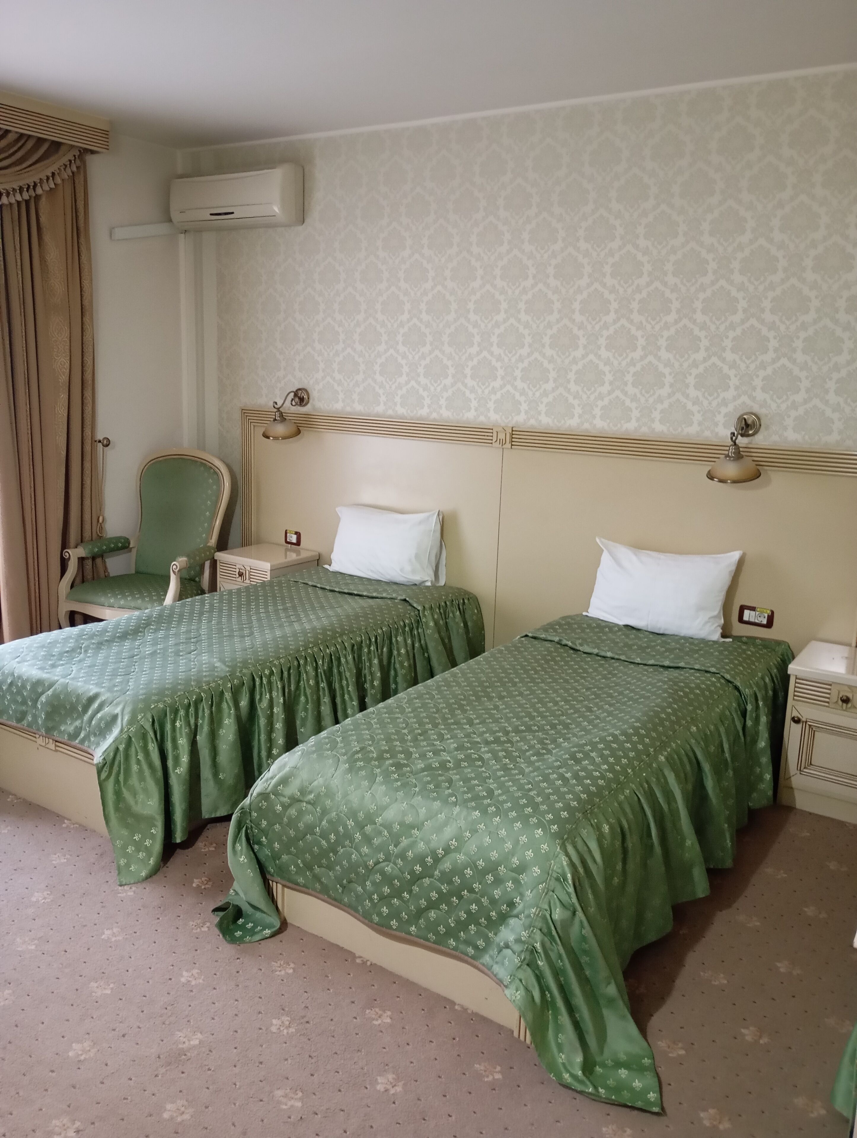 Deluxe-Zweibettzimmer | Zimmersafe, individuell dekoriert, individuell eingerichtet