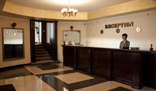 Lobby - Hotel Majestic (Iasi)