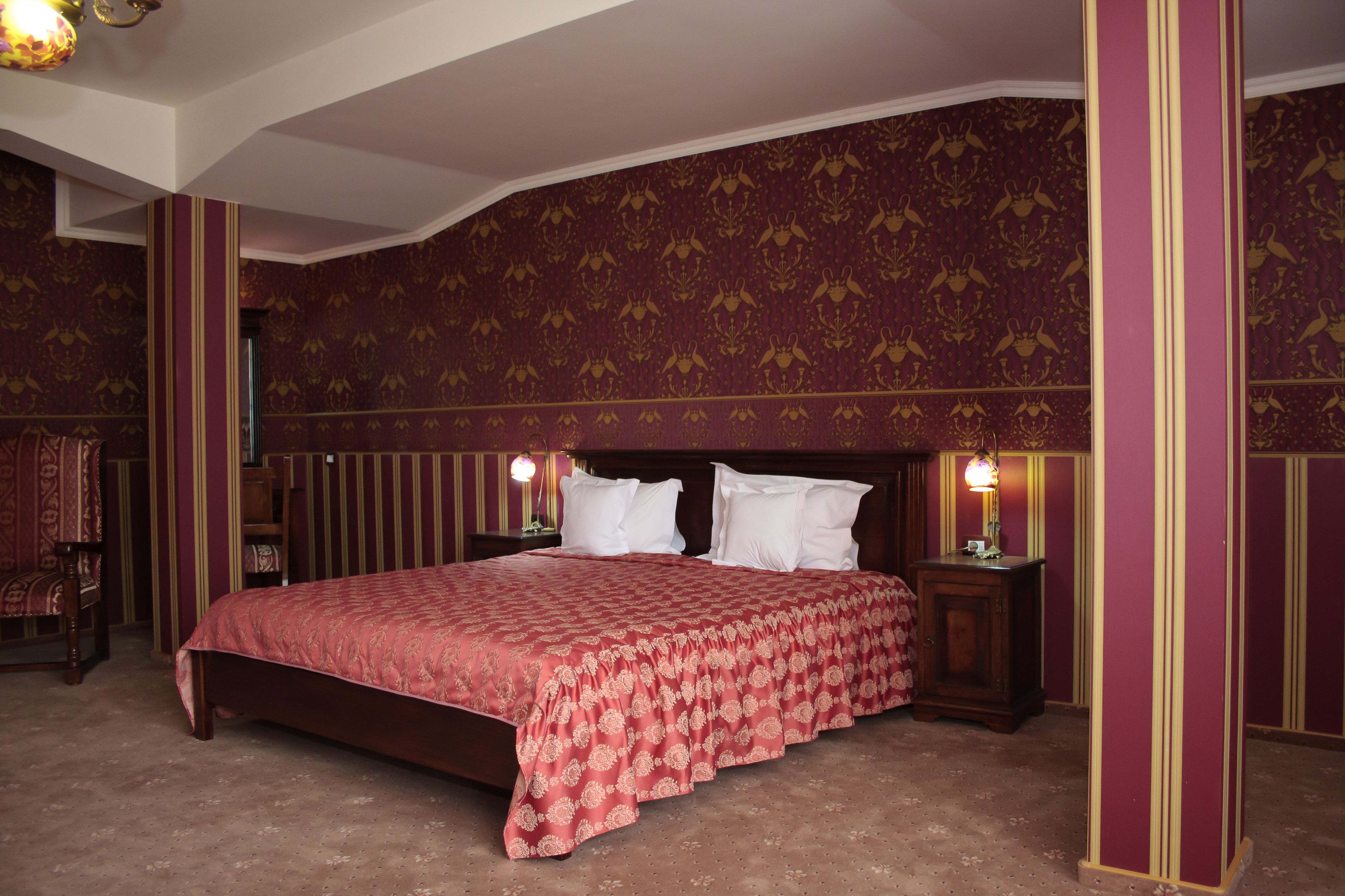 Superior Apartment, 1 King Bed, Non Smoking | In-room safe, individually decorated, individually furnished, desk