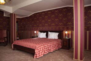 Leilighet – superior, 1 kingsize-seng, ikke-røyk | Safe på rommet, individuelt dekorert, individuelt innredet og skrivebord