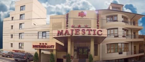 Vista frontal de la propiedad