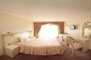In-room safe, individually decorated, individually furnished, desk - Hotel Majestic (Iasi)