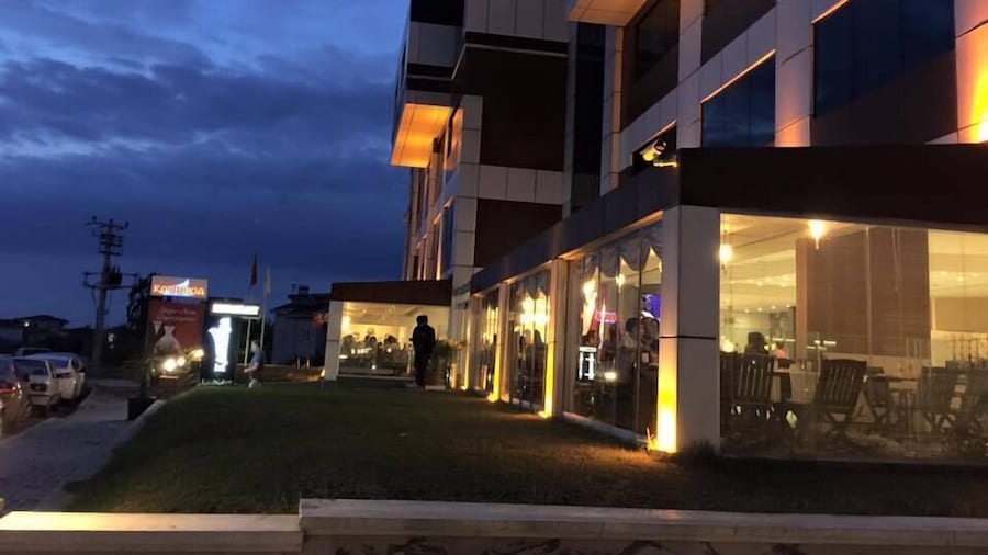 Kadhirga Hotel