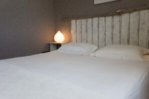 4 bedrooms, iron/ironing board, free WiFi, bed sheets - Villa in Beaufort with Private Pool (Beaufort)