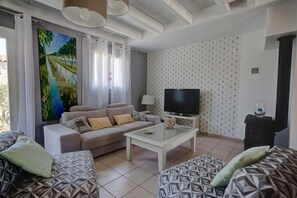 Smart TV, DVD player - Villa in Beaufort with Private Pool (Beaufort)