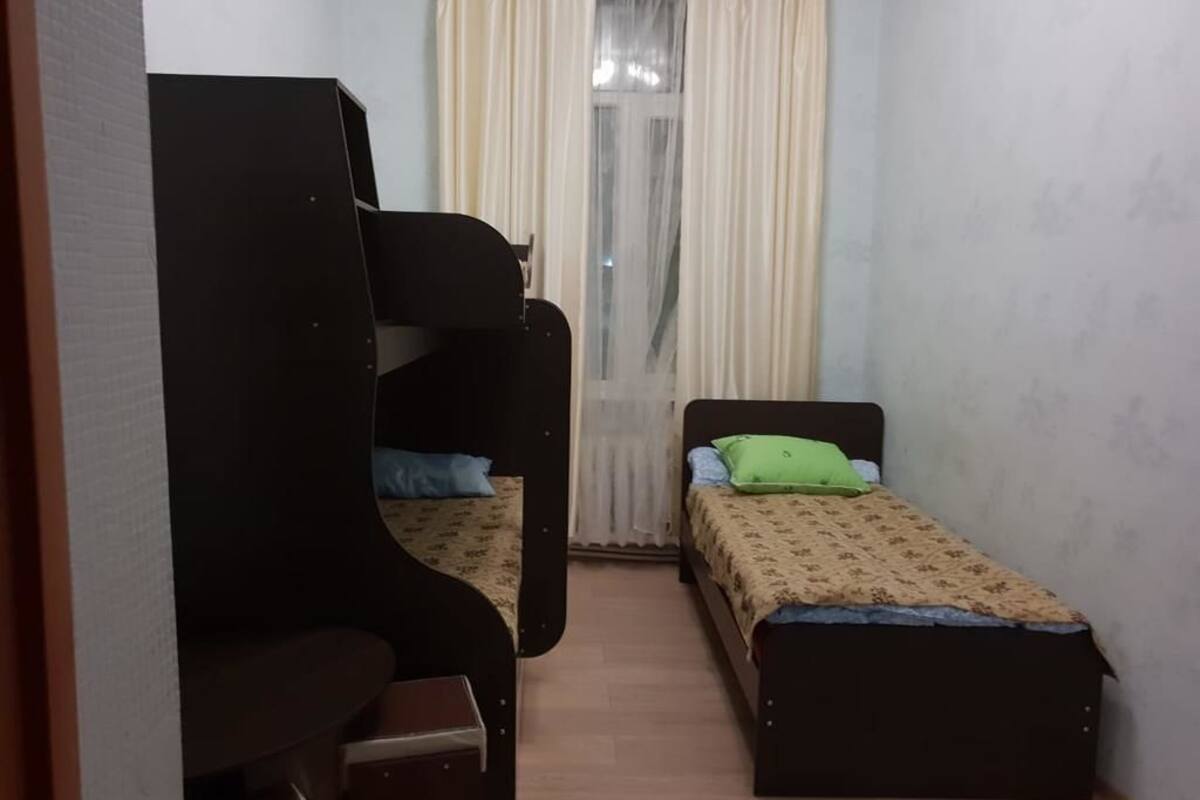 Quarto triplo clássico, banheiro compartilhado | Cortinas blackout, quartos à prova de som, ferros/tábuas de passar roupa