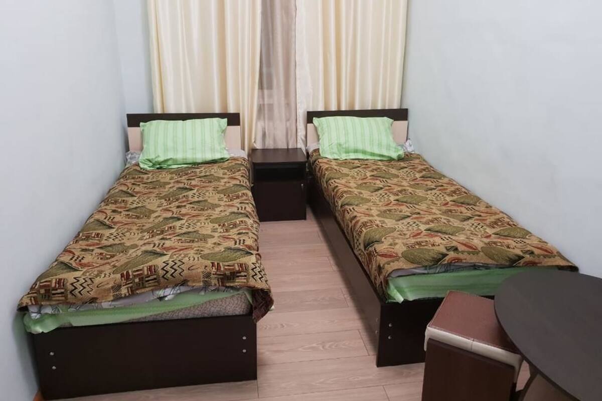 Quarto duplo básico, banheiro compartilhado | Cortinas blackout, quartos à prova de som, ferros/tábuas de passar roupa