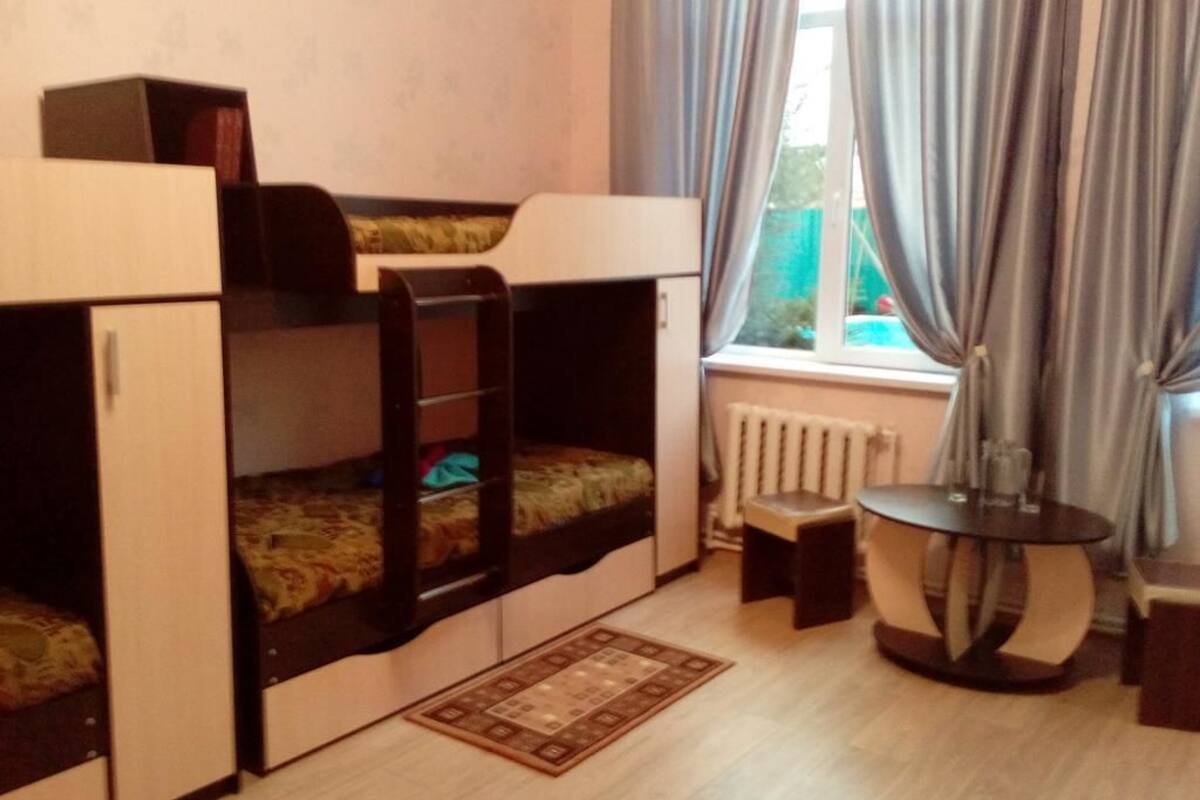 Quarto quádruplo, banheiro compartilhado | Cortinas blackout, quartos à prova de som, ferros/tábuas de passar roupa