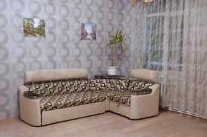Family Room, Shared Bathroom | Blackout drapes, soundproofing, iron/ironing board, free WiFi - Svetlyachok (Hadyzhenskoe)