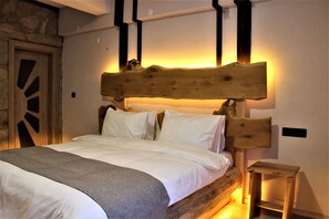 Habitació doble Deluxe | Escriptori, wifi gratuïta i roba de llit 