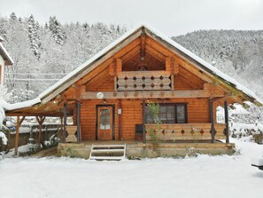 Bungalow familiar, fumadores (Dag Evi) | Escritorio, wifi gratis, ropa de cama