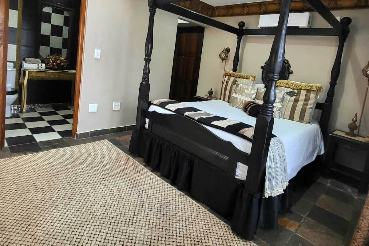 Royal Suite (with Bath & Shower)