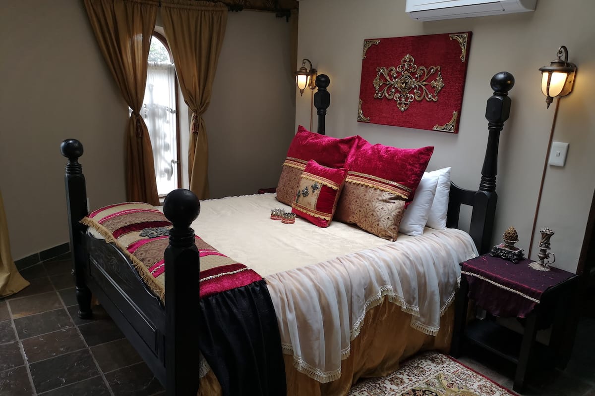 Suite, 1 King Bed