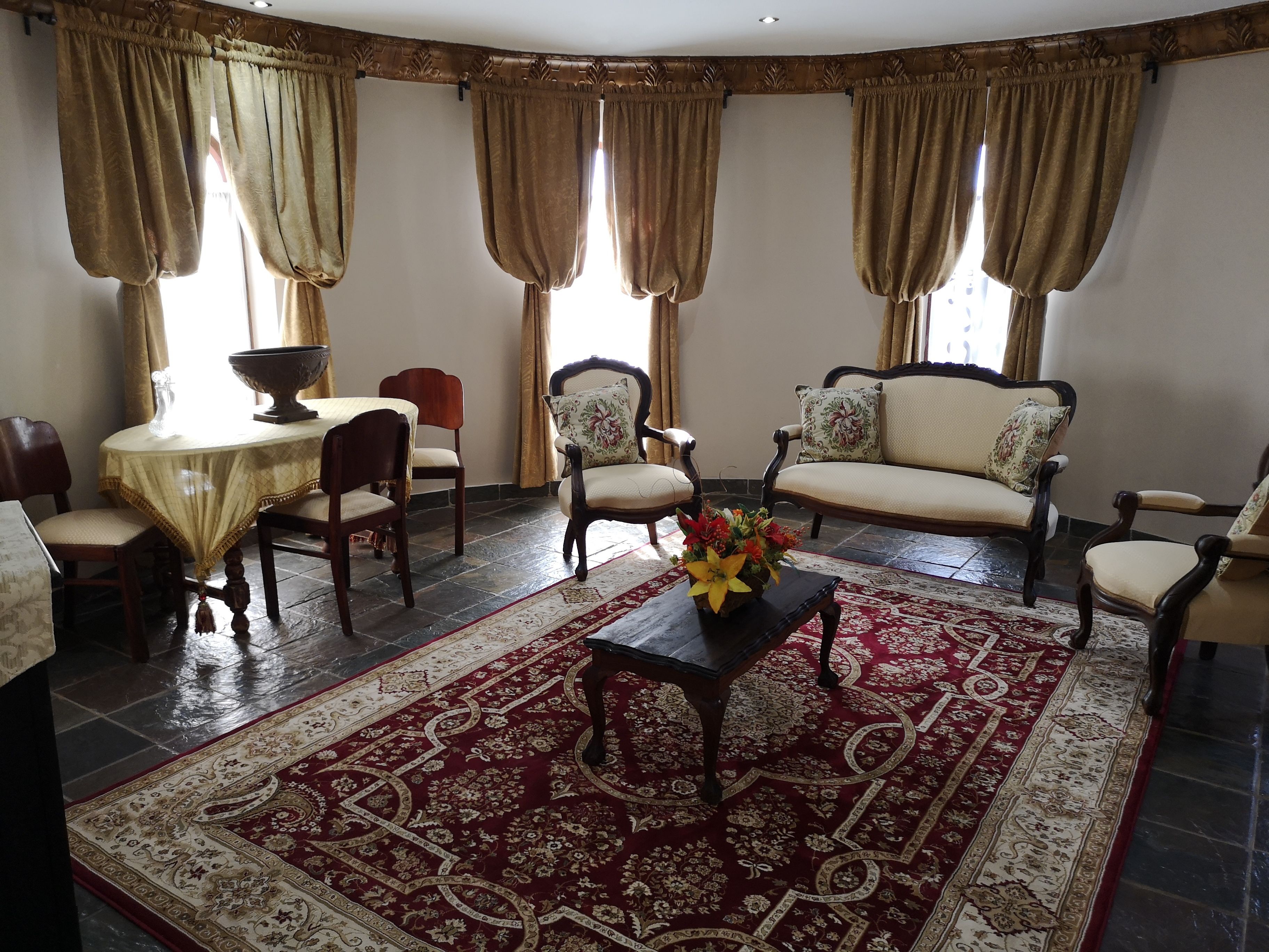 Suite, 1 cama Queen size | Caja de seguridad en la habitación y decoración personalizada 