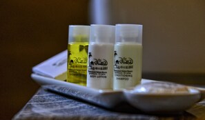 Family Quadruple Room, Multiple Beds, Non Smoking | Bathroom