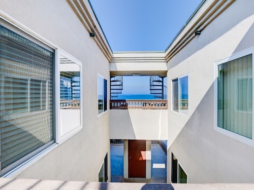 Beachfront Bliss! Book your 2026 vacation today!