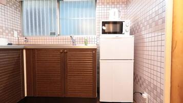 Private Vacation Home | Private kitchenette | Fridge, microwave, stovetop, cookware/dishes/utensils