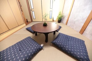 Private Vacation Home | Free WiFi - Harbor Side of USJ Condominium (193-4) (Osaka)