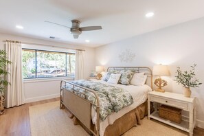 3 室のベッドルーム、アイロン / アイロン台、WiFi (無料)、ベッドシーツ