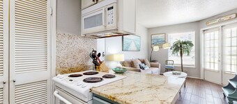 Island retreat-1st floor condo w/shared pool & hot tub – one block to the beach