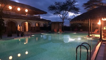 Outdoor pool, open 9:00 AM to 5:30 PM, pool loungers