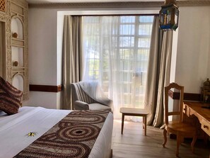 Deluxe Room | Egyptian cotton sheets, premium bedding, memory foam beds, minibar