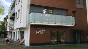 A modern building with a cafe named "Sniegietankowe Cafe" on the ground floor. - Like at Home Warsaw (Warsaw)