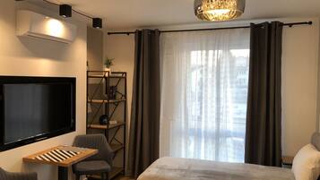 Deluxe Apartment (10) | Television