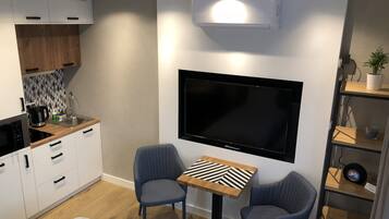 Deluxe Apartment (10) | Living area | 49-inch flat-screen TV with cable channels, TV, Netflix