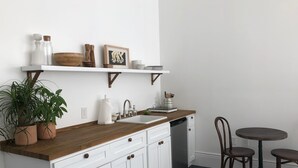 Apartment, 1 Queen Bed, Non Smoking | Iron/ironing board (on request), WiFi (free), bed sheets - Burlington Hotel (Los Angeles)