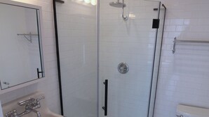 Apartment, 1 Queen Bed, Non Smoking | Bathroom shower - Burlington Hotel (Los Angeles)