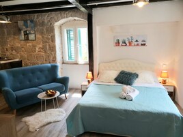 Estudio Deluxe, 1 cama de matrimonio, no fumadores, vistas a la ciudad | Sábanas italianas Frette y ropa de cama de alta calidad