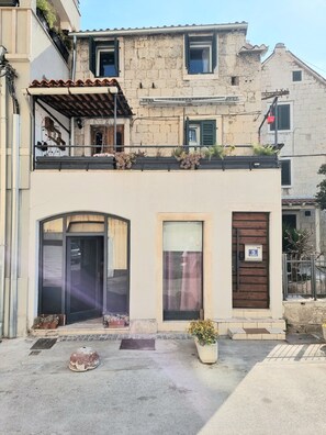 Fachada de la propiedad