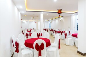 Breakfast, lunch, dinner served; Vietnamese cuisine  - Hue Royal Hotel (Hue)
