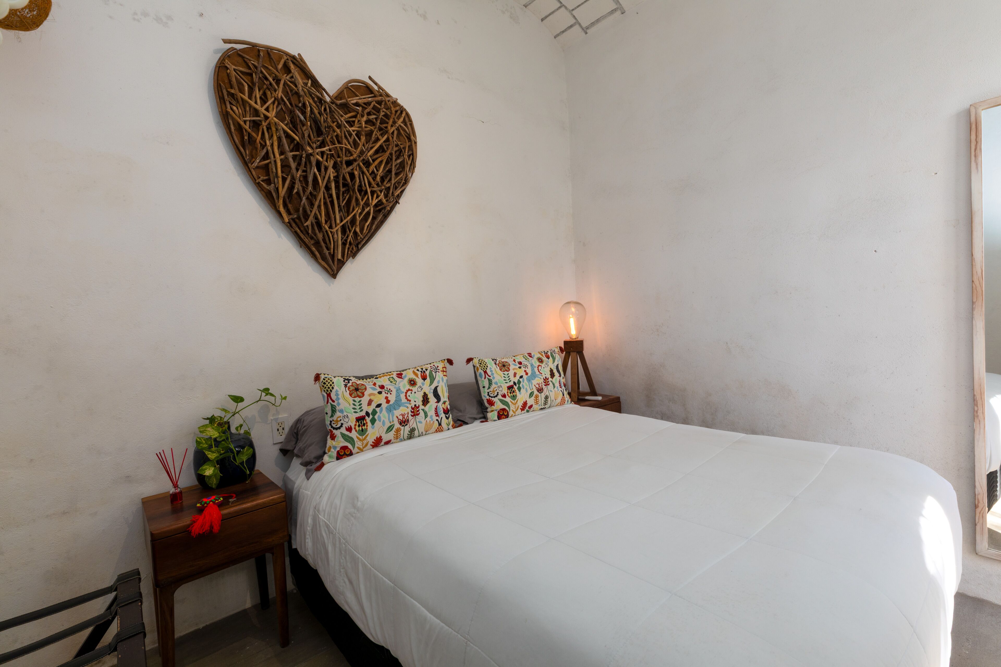 高档床上用品、羽绒被、加厚床垫、特色装修