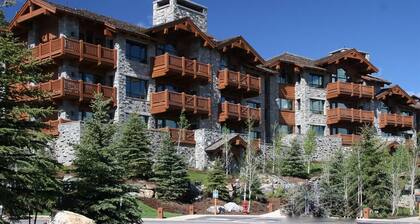 Elegant Mountain Retreat - Ski-in, Ski-out - Platinum Property