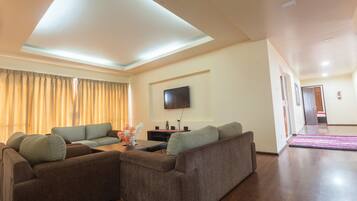 TV, DVD-spiller, bordtennis og filmbibliotek