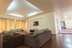 TV, DVD-spiller, bordtennis og filmbibliotek