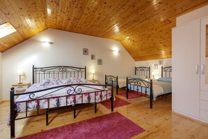 3 quartos, ferros/tábuas de passar roupa, Wi-Fi, roupa de cama