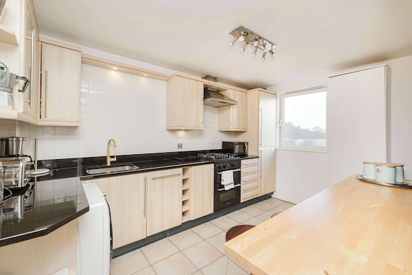 Fridge, microwave, oven, dishwasher