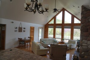 Smart TV, fireplace, DVD player, table tennis