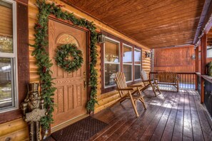 Terrace/patio - Mountain Bliss by Destination Big Bear : Remarkable Single Story Log Style Home in Pinewood Estates! Outdoor Hot Tub! Arcade! (Big Bear City)