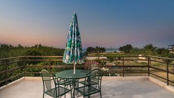 Family House, 2 Bedrooms | Porch