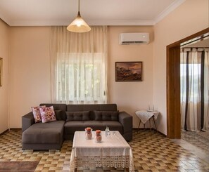 Family House, 2 Bedrooms | Living area | 22-inch flat-screen TV with digital channels, TV - Sirens House (Platanias)