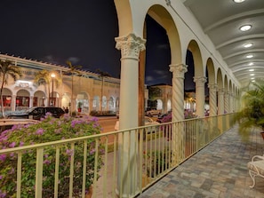 Terrace/patio - Hemingway Suites Palm Beach Hotel Island (Palm Beach)