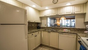 Family Condo, Lake View | Private kitchen - 4425 Shorewalk Water Front Ground Floor (Bradenton)